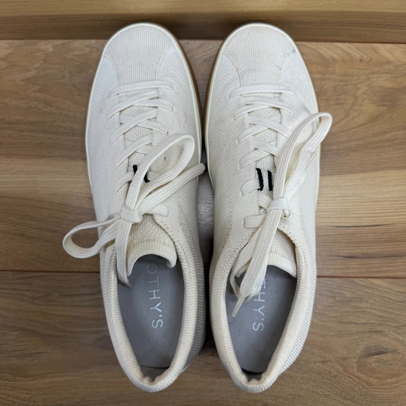 Women’s Cream Knit Athletic Sneakers with Gum Sole - Picture 8 of 11